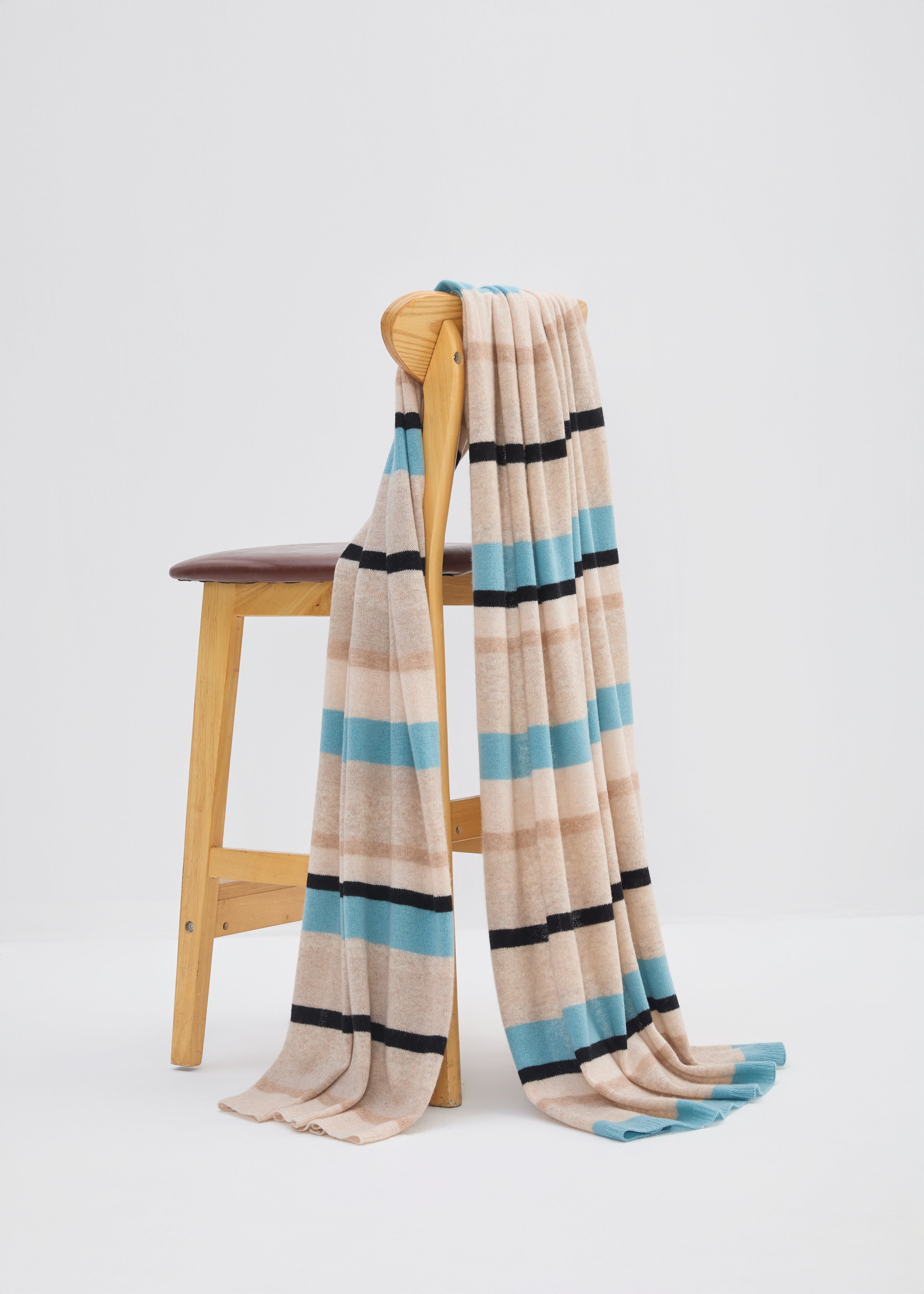 N.2147 FEATHERWEIGHT STRIPED TRAVEL WRAP CLU