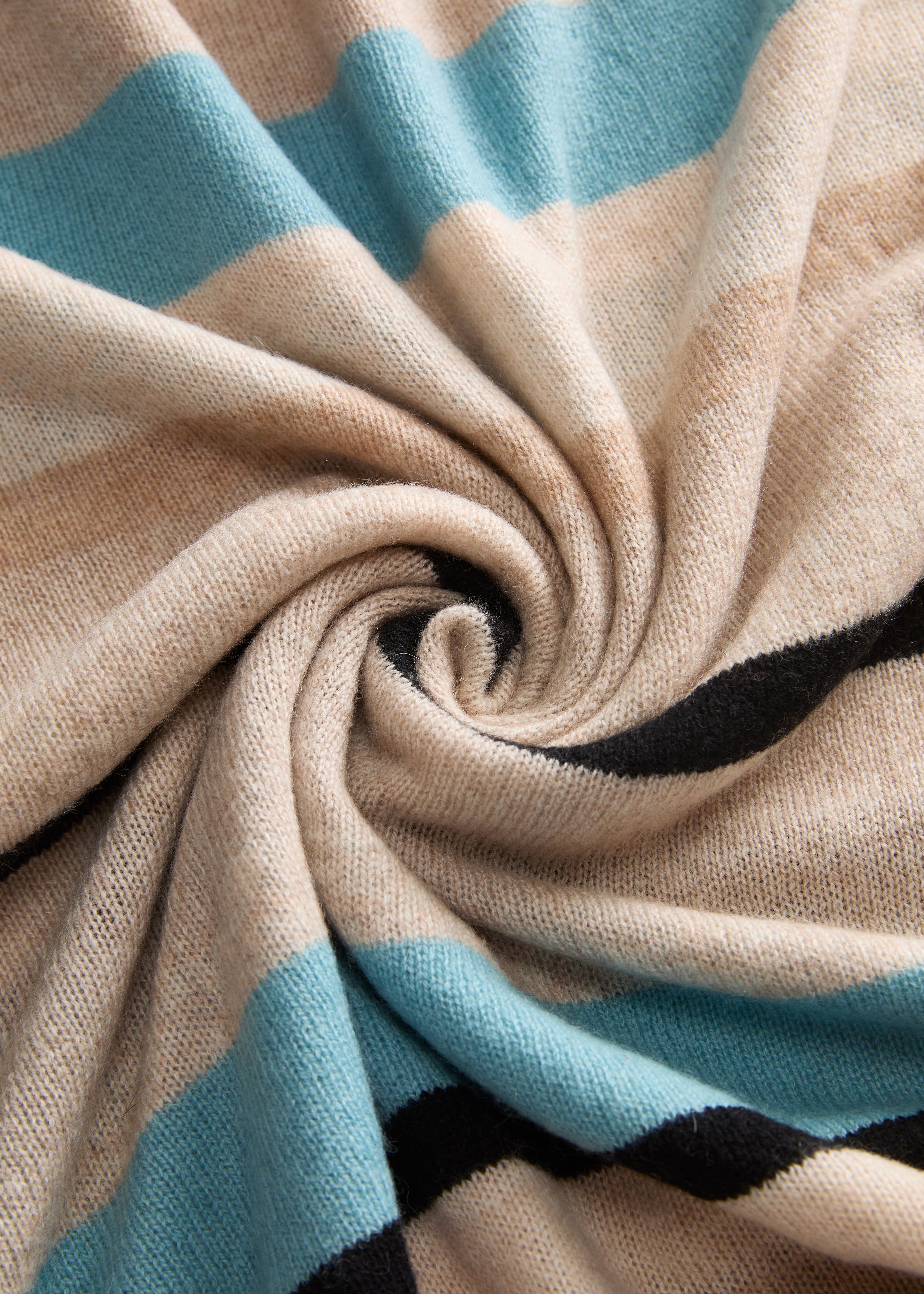 N.2147 FEATHERWEIGHT STRIPED TRAVEL WRAP CLU