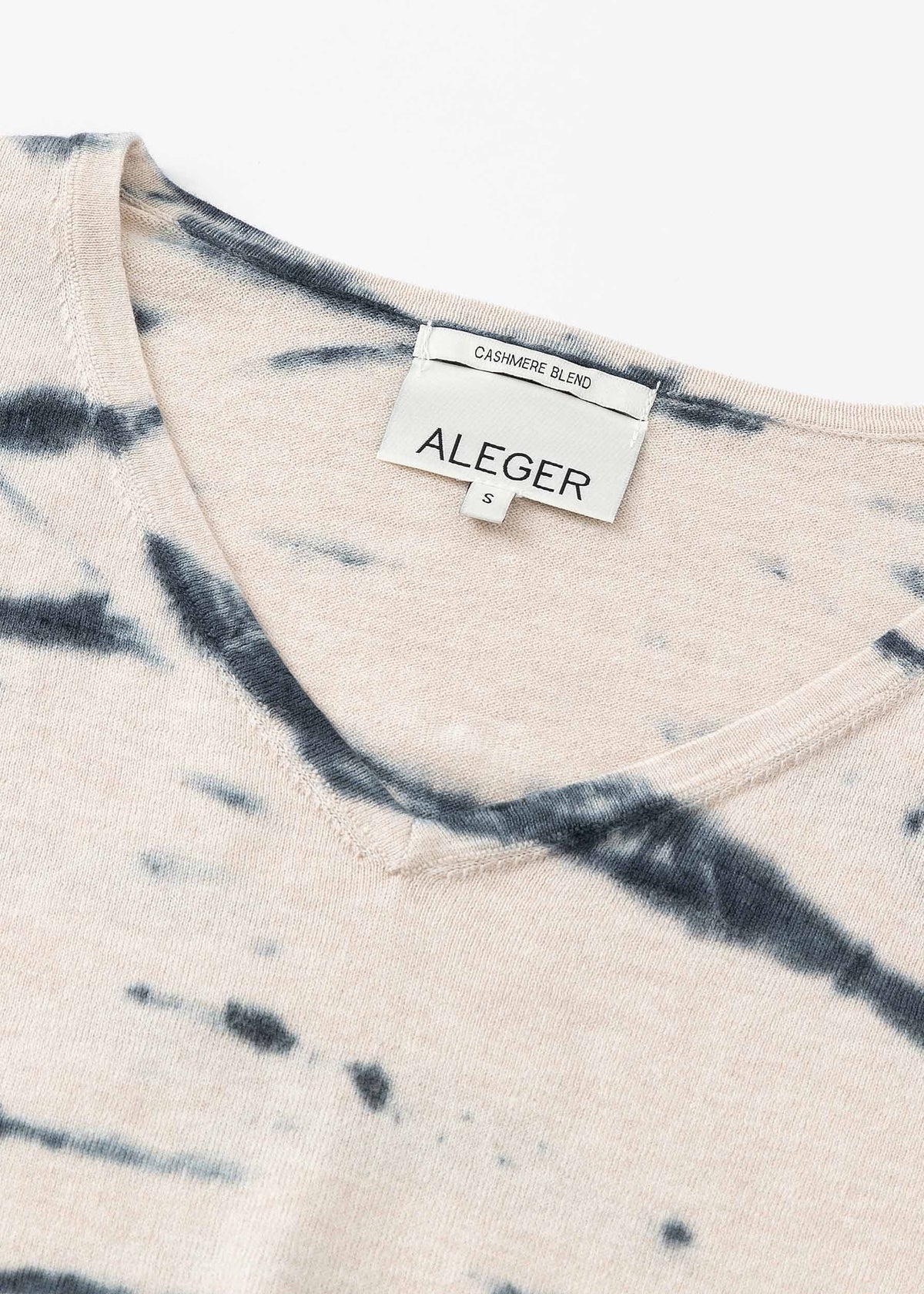 N.2103D CLASSIC DYE V-NECK
