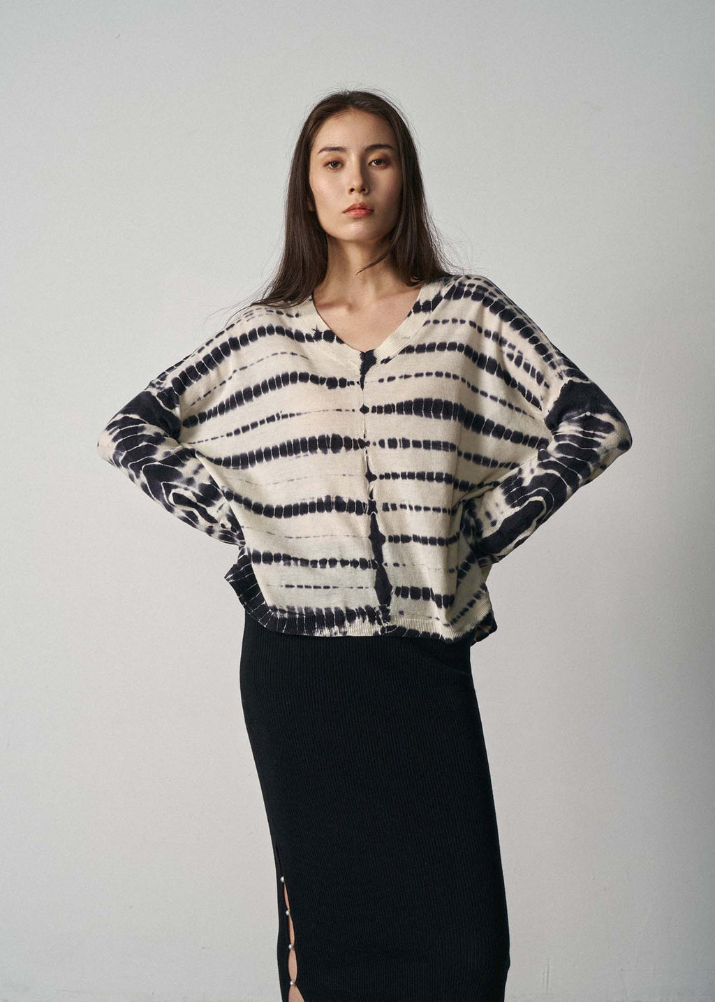 N.2119D FINE KNIT SUMMER DYE V-NECK