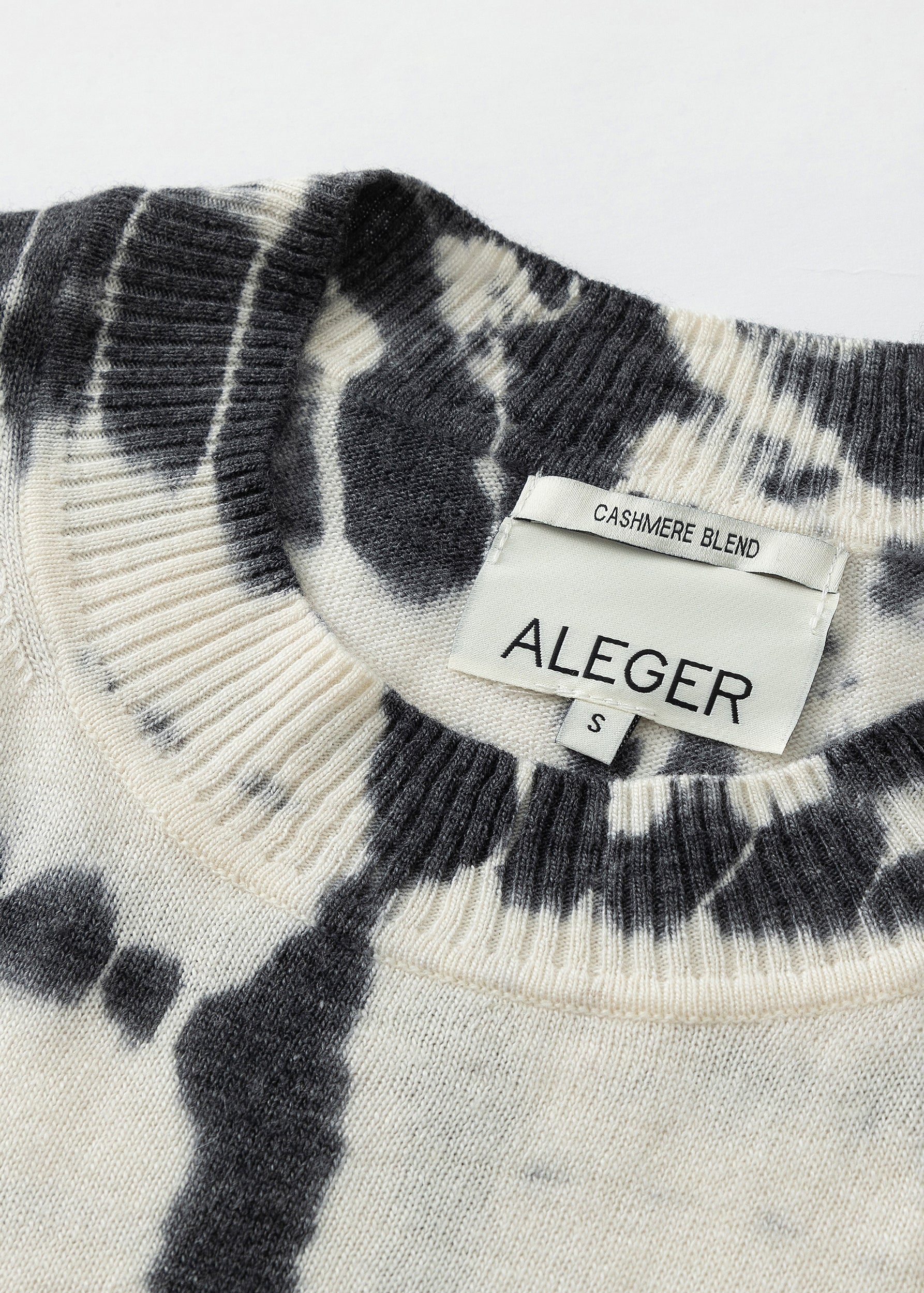 122 FINE KNIT TIE DYE SWEATER