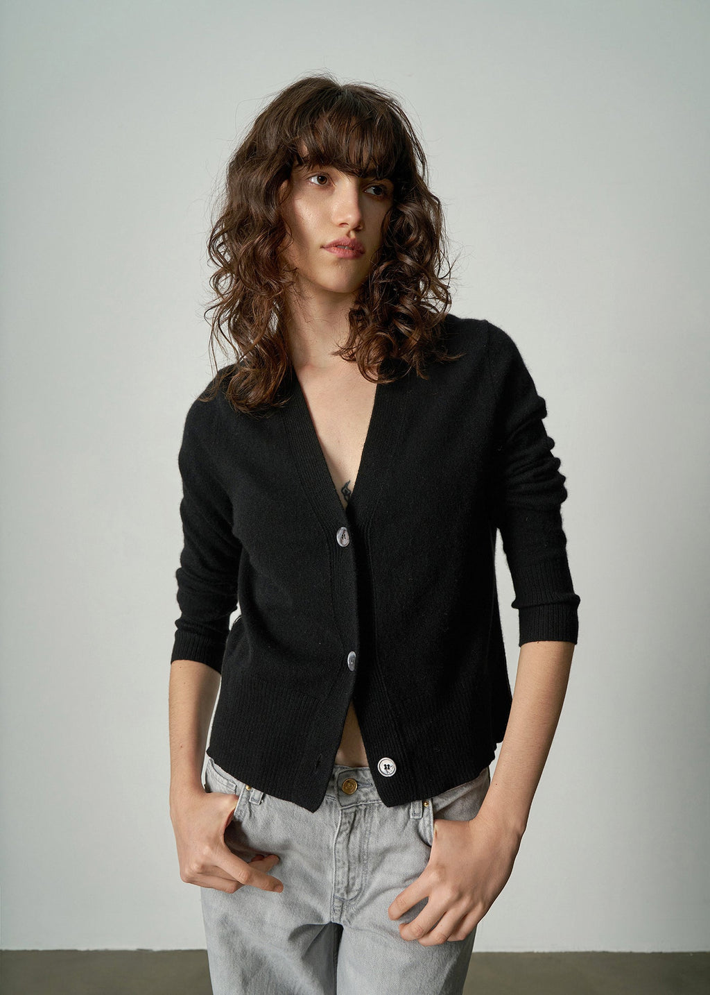 145 CASHMERE SEAM DETAIL CARDI BLK