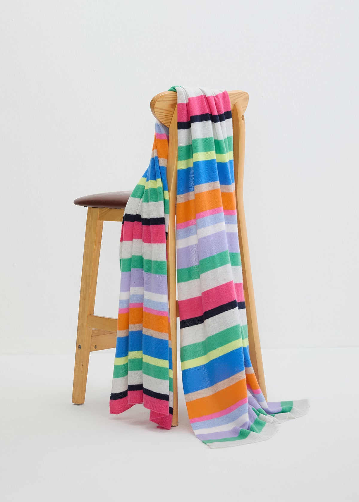 N.2147 FEATHERWEIGHT STRIPED TRAVEL WRAP PAS