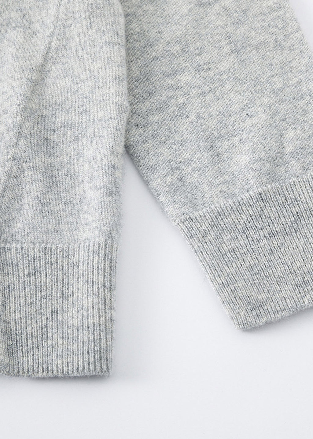 N.29 CASHMERE CLASSIC V NECK