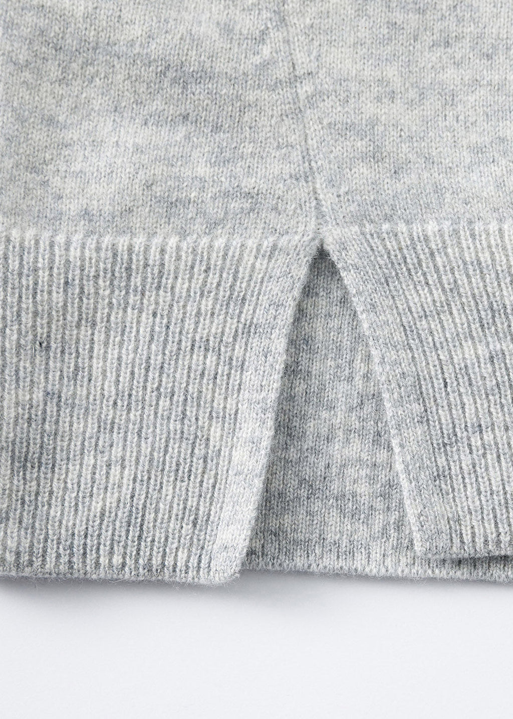 N.29 CASHMERE CLASSIC V NECK