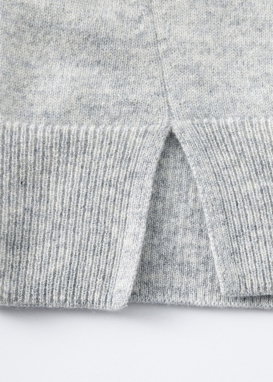 N.29 CASHMERE CLASSIC V NECK